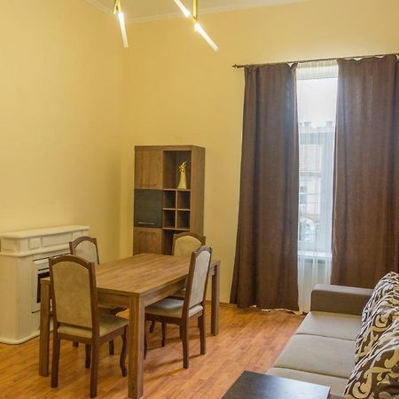 Apartment in the city centre Mukačevo Esterno foto