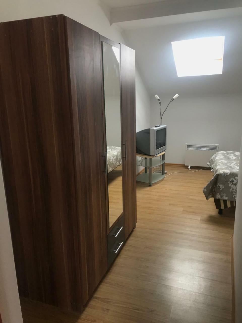 Apartment in the city centre Mukačevo Esterno foto