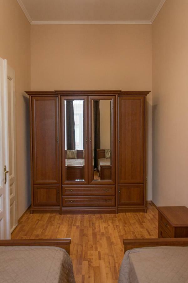 Apartment in the city centre Mukačevo Esterno foto